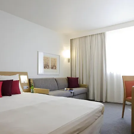 Novotel & Biarritz אנגלה
