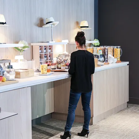 Novotel & Biarritz אנגלה