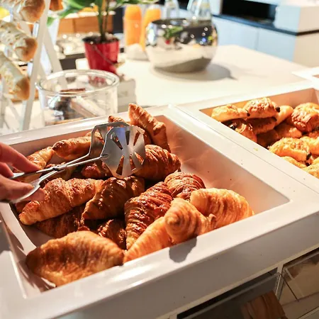 Novotel & Biarritz מלון 4*
