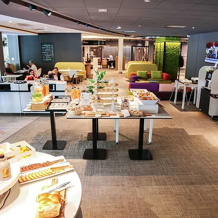 Novotel & Biarritz אנגלה