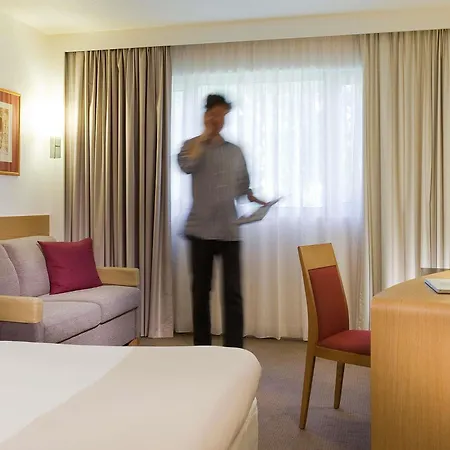 Novotel & Biarritz מלון אנגלה