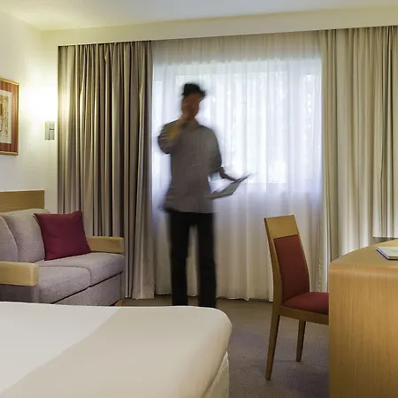 Novotel & Biarritz 4* אנגלה