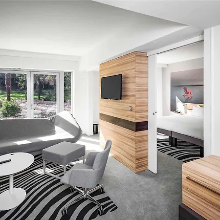 Novotel & Biarritz מלון 4*