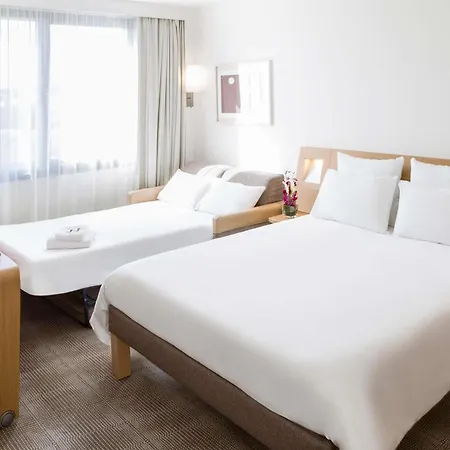 Novotel & Biarritz אנגלה