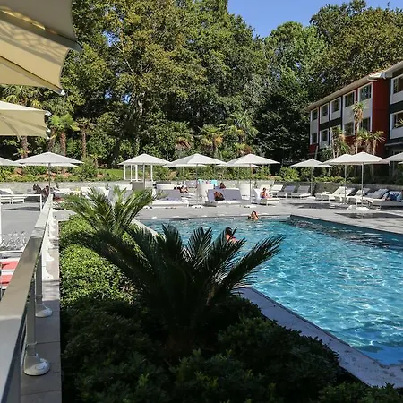 Novotel & Biarritz 4* אנגלה