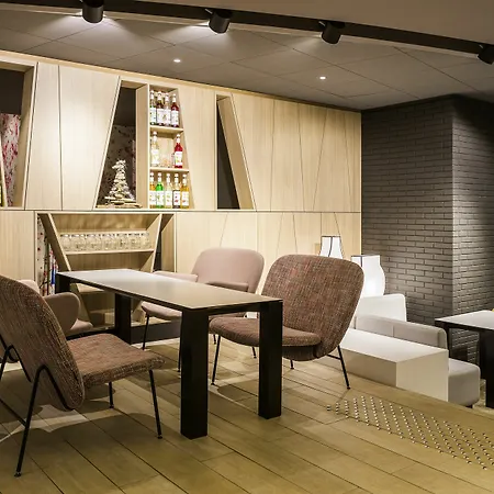 Novotel & Biarritz אנגלה